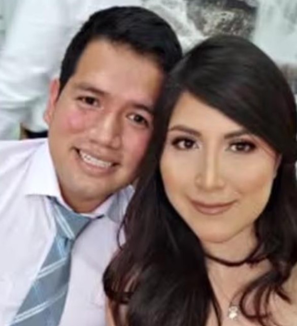 "Pareja de amigos cumple promesa de adolescencia y se casa después de 10 años