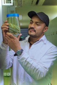 El biólogo Elson Meneses Pelayo, investigador del grupo de Estudios en Biodiversidad de la UIS 