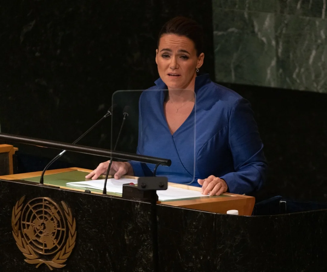 Presidenta de Hungría dimite tras un polémico indulto en un caso de pederastia