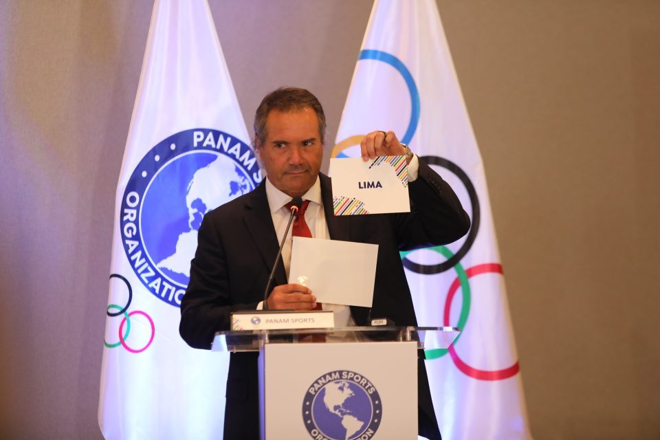 Presidente de Panam Sports Neven Ilic, dando a conocer la elección de Lima. Foto: panamsports
