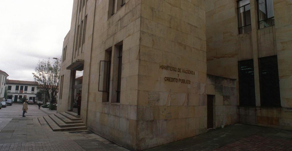 158 personas han salido de 69 dependencias del Ministerio de Hacienda. Foto: Portafolio