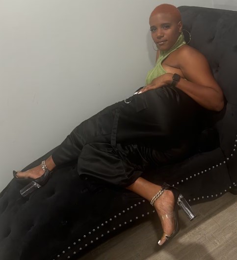 Madre gasta subsidio estatal de 11.000 dólares en viajes y lujos