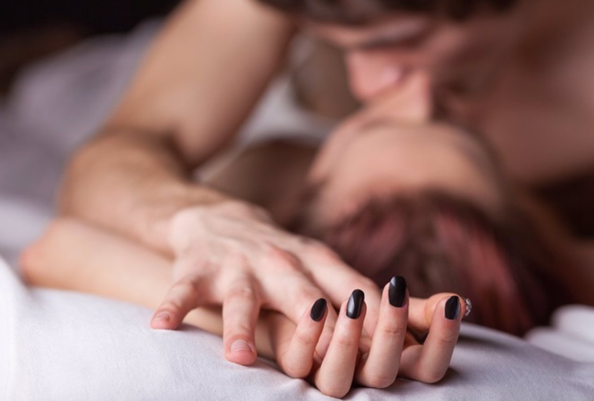 Pareja fue captada teniendo sexo en una terraza en Medellín y desató polémica en redes