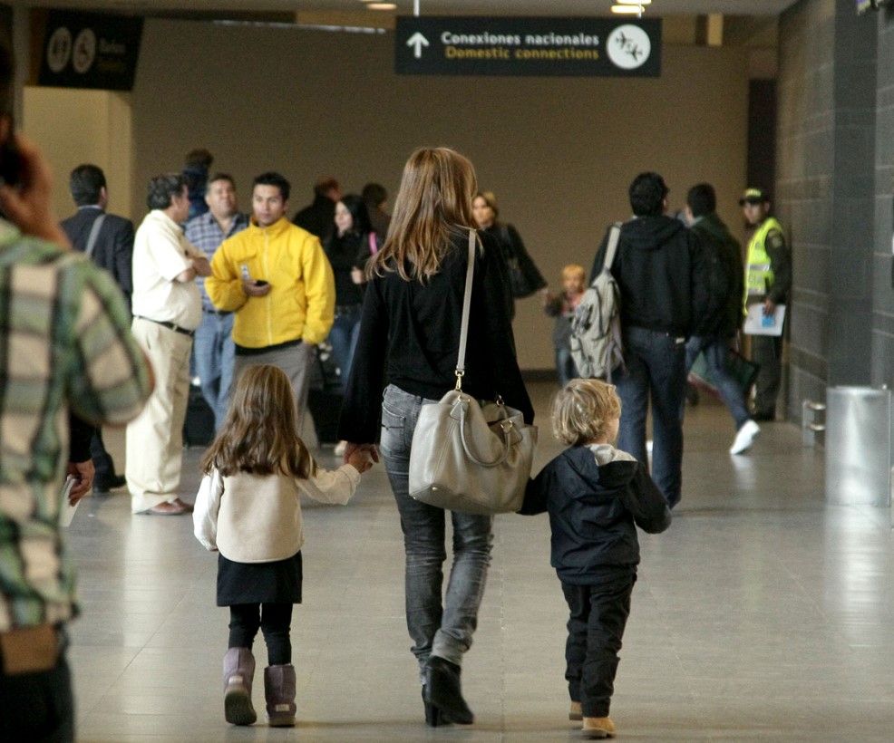 Hijos de padres morosos ya no necesitarán su permiso para salir del país