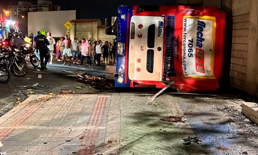 Trágico accidente en la vía Montería - Maicao deja 5 muertos y más de 30 heridos