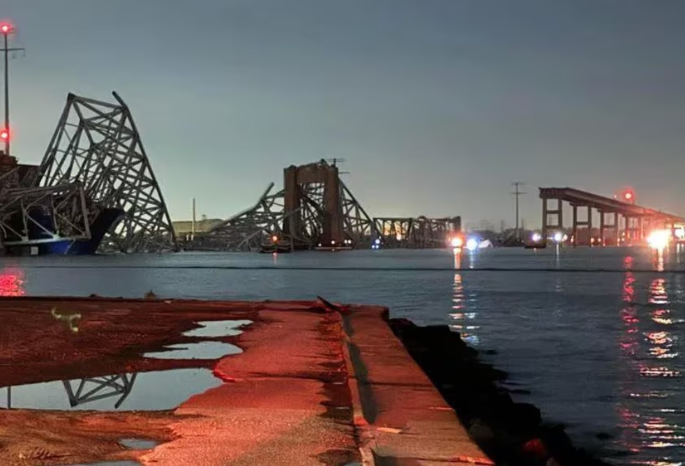 Al menos 20 desaparecidos tras colpaso del Puente Francis Scott Key en Baltimore, impactado por buque de carga