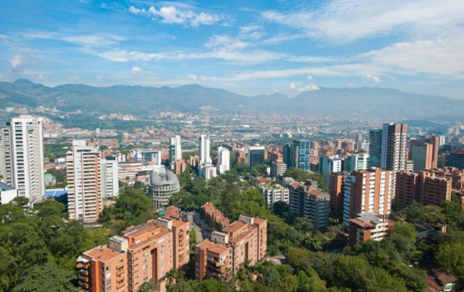 Estadounidense muere en extrañas circunstancias en Medellín