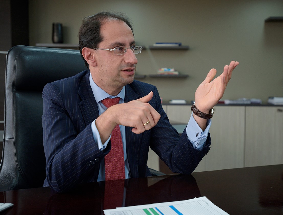 José Manuel Restrepo responde a críticas de Gustavo Petro sobre endeudamiento en Colombia