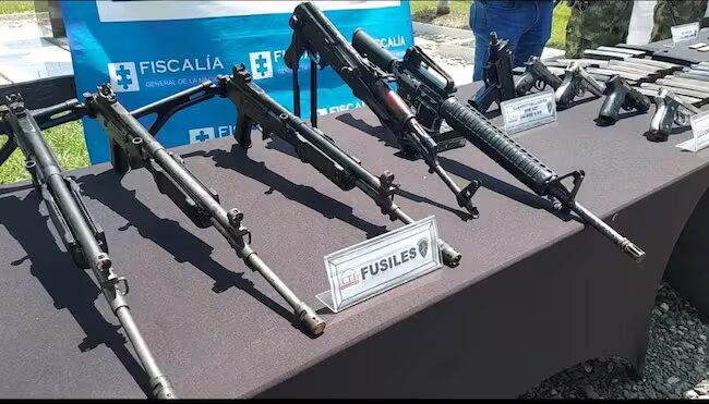 Parte del armamento ilegal encontrado. Foto: wradio