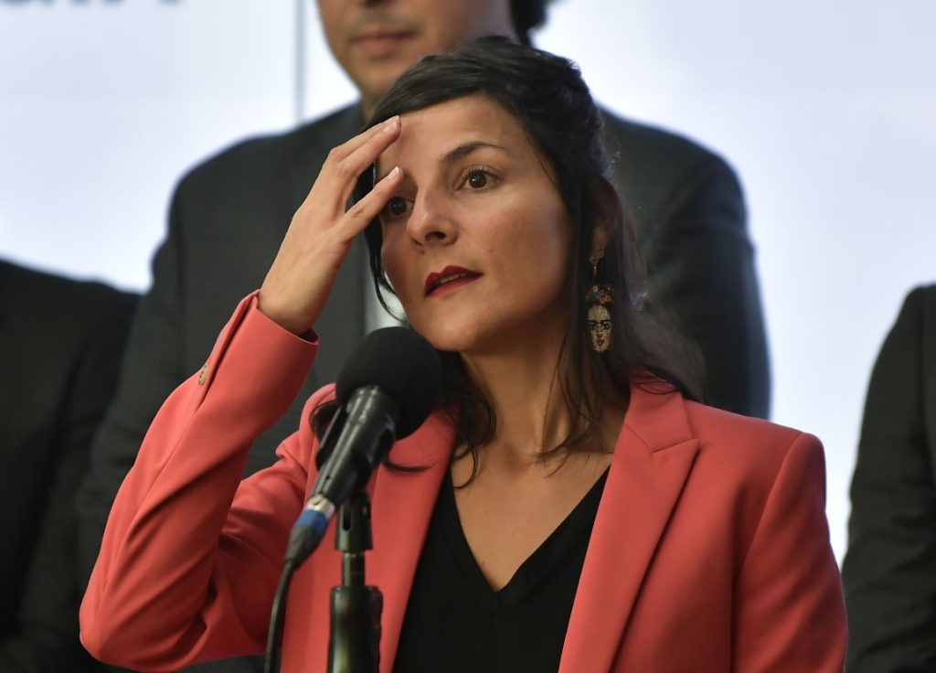 Procuraduría presenta cargos por tráfico de influencias contra exministra Irene Vélez