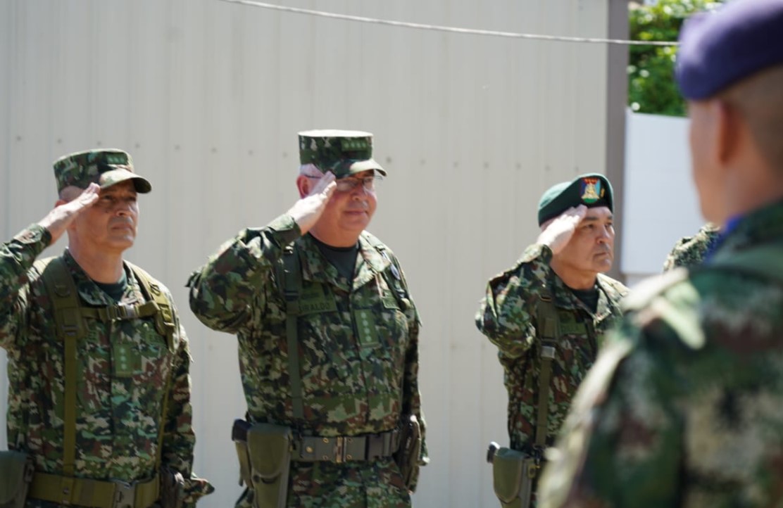 Comandante de las Fuerzas Militares evalúa daños tras incidente con explosivos en Cali