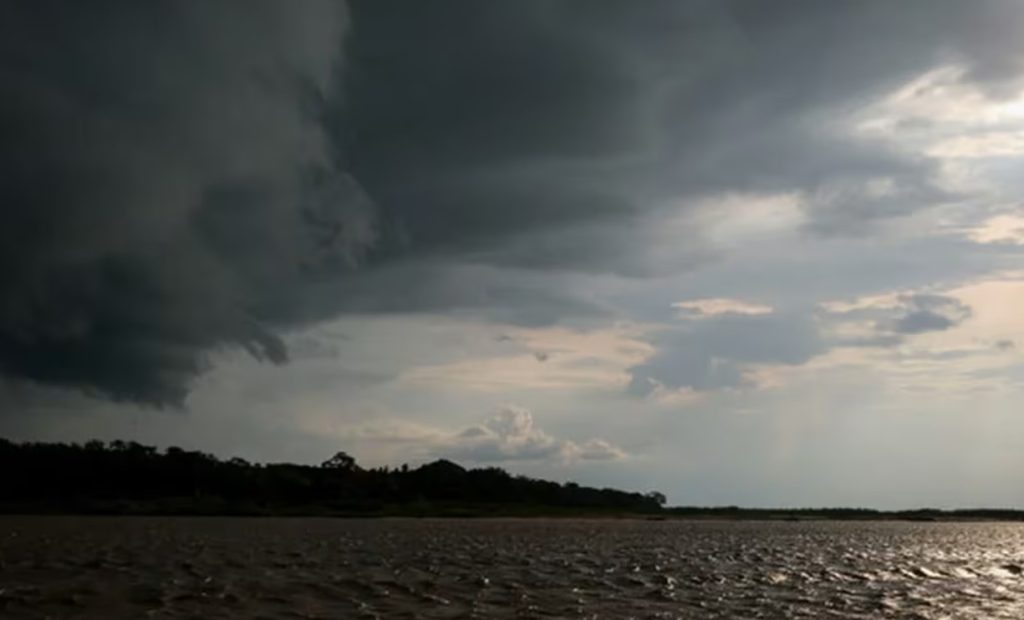 Bombardeo de nubes, la controvertida técnica para inducir la lluvia ante la sequía en Bogotá