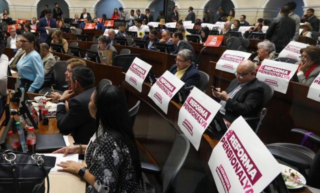 Gustavo Petro defiende la reforma pensional frente al riesgo de hundimiento en el Congreso