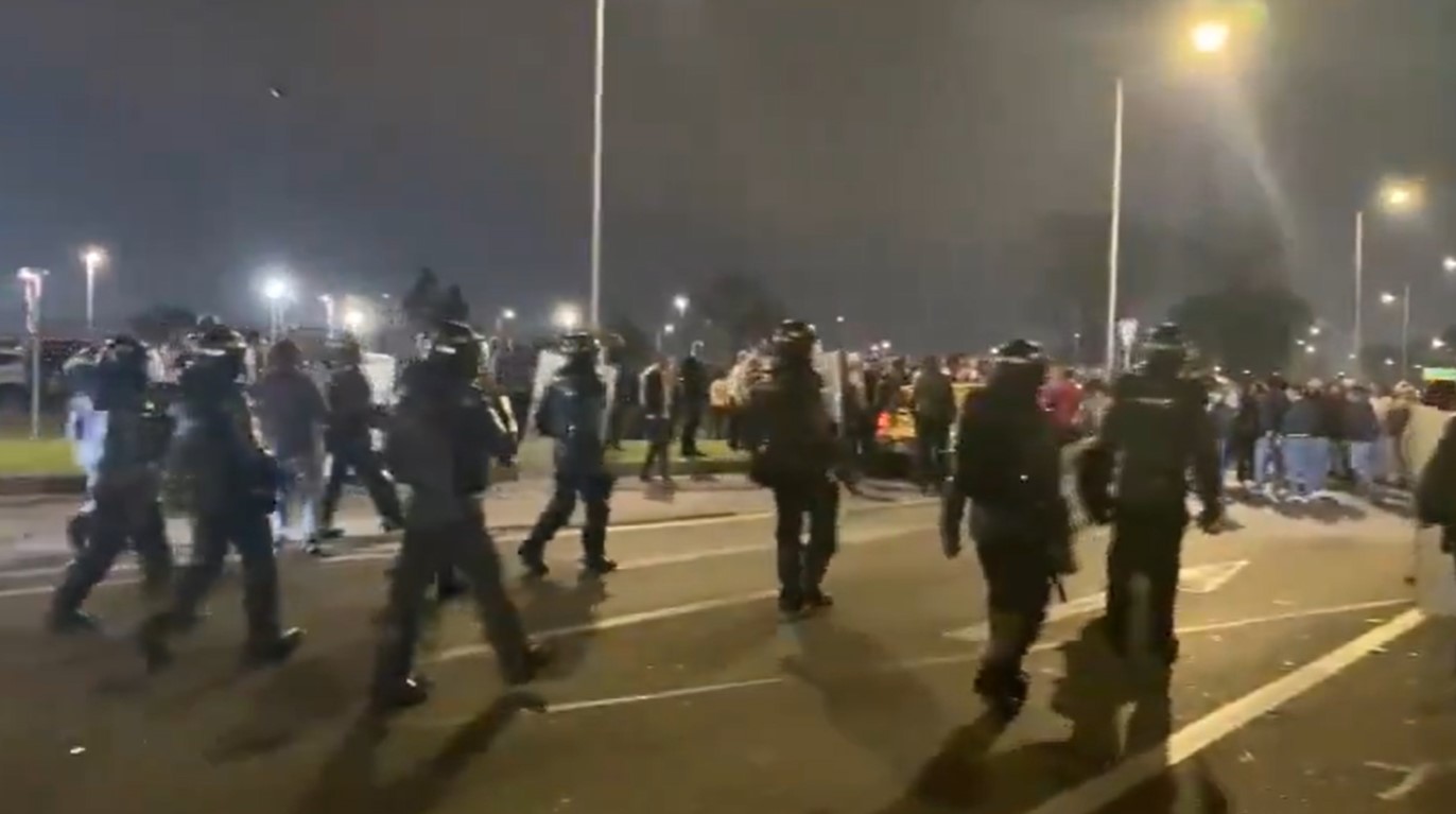 Taxistas y motociclistas se enfrentaron cerca del aeropuerto El Dorado ¿Qué pasó?