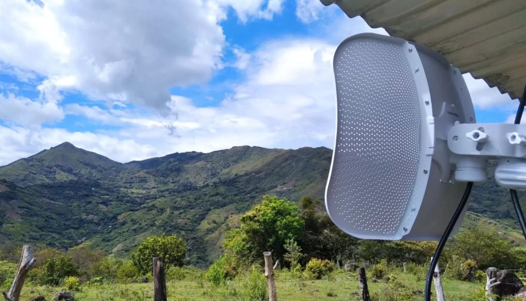 El servicio de internet de Elon Musk que revoluciona la conectividad en zona rural de Colombia