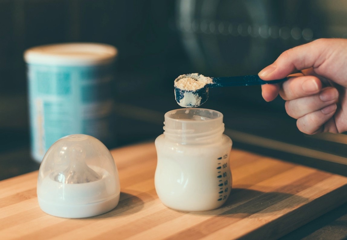 Academia Americana de Pediatría alerta sobre los riesgos en niños por cosumo de leches formuladas