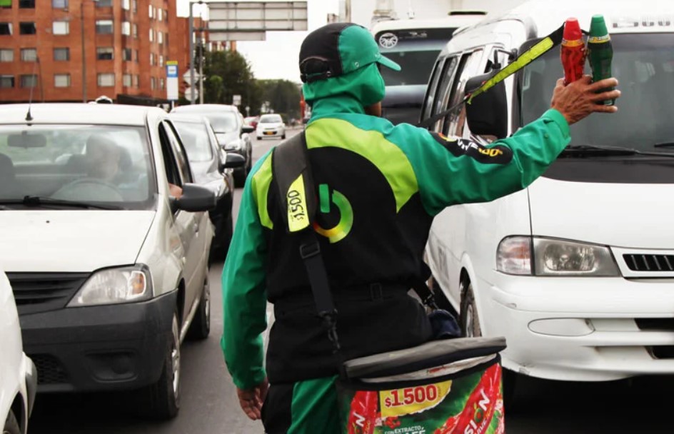 Revelan presunta explotación laboral en multinacional que distribuye Vive 100 y BonIce