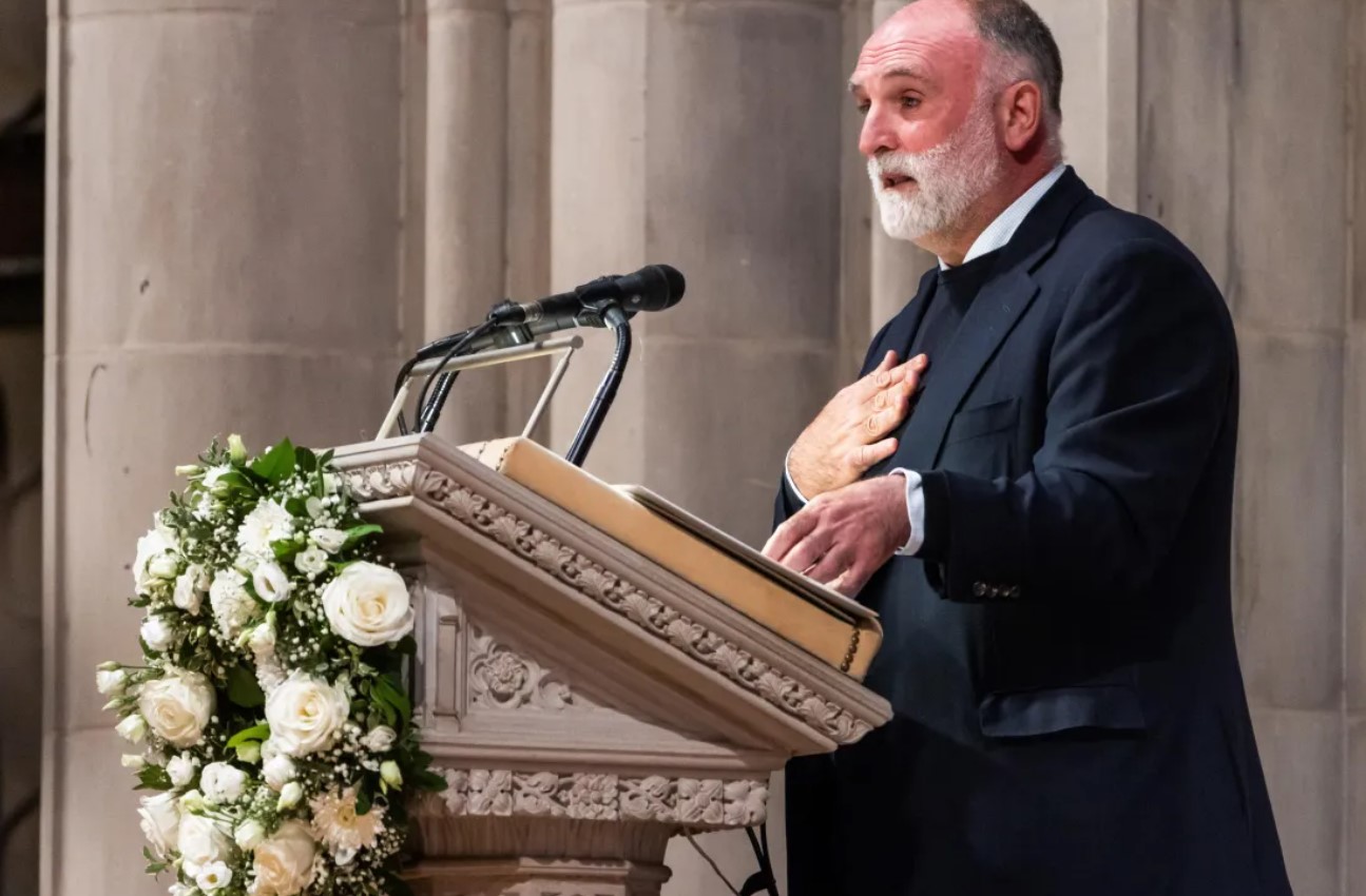 José Andrés y WCK rinden homenaje a cooperantes fallecidos en la Catedral Nacional de Washington