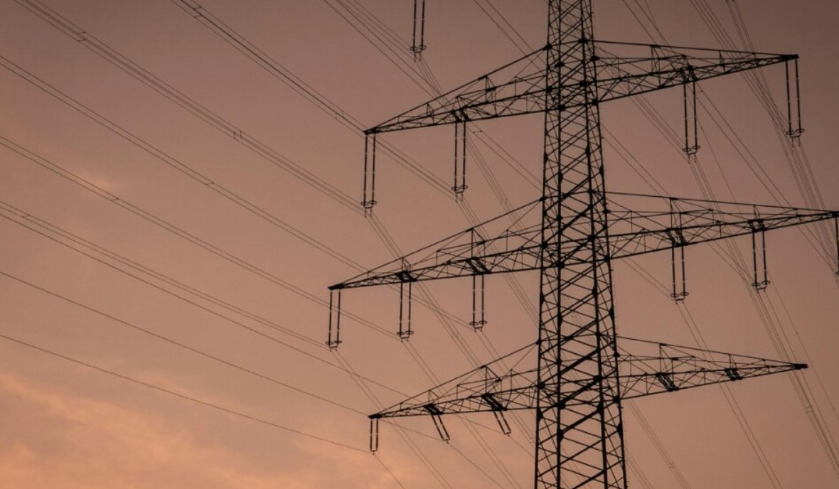 Ecuador y Colombia restablecen interconexión eléctrica para afrontar crisis energética