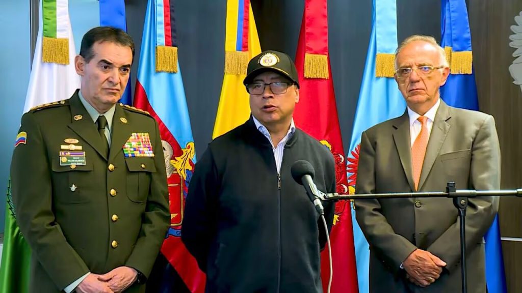 Presidente de la República, Gustavo Petro junto al ministro de Defensa, Iván Velásquez, y el director de la Policía, William Salamanca Foto: Presidencia