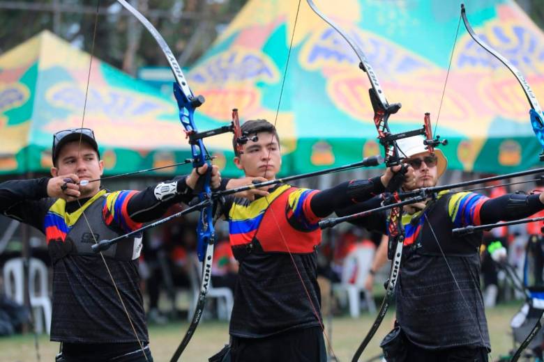 Equipo masculino de tiro con arco en la modalidad recurvo. Foto: El Colombiano