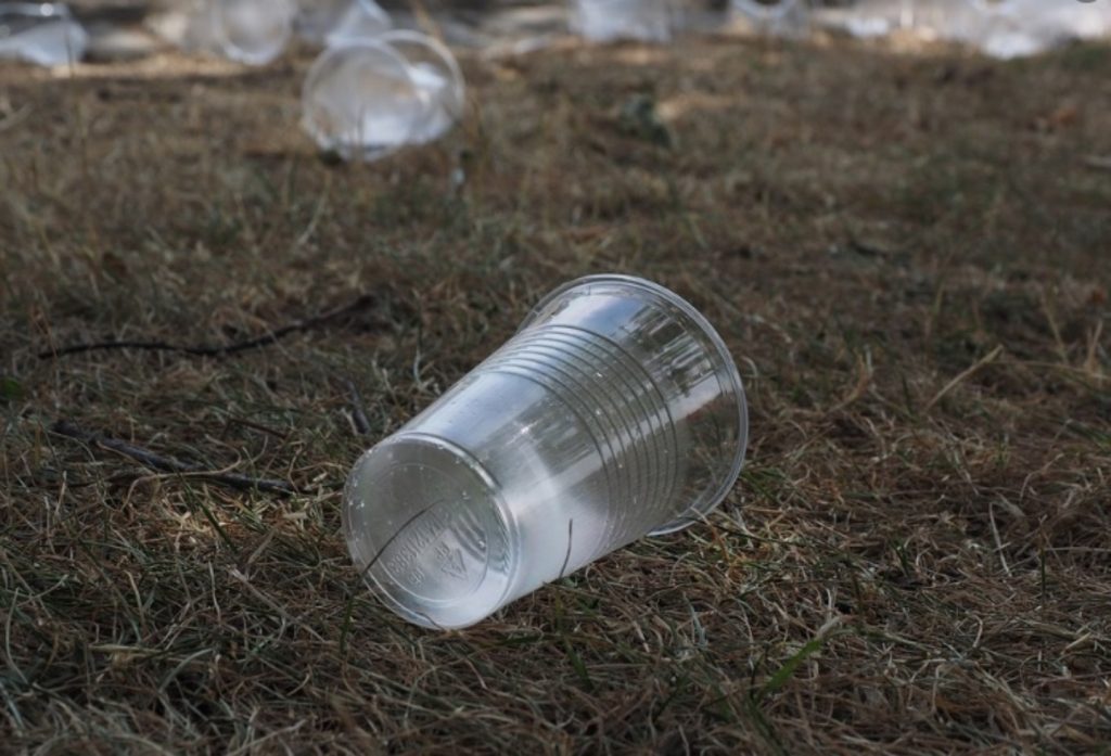 Esta medida busca reducir significativamente la contaminación plástica. Foto: RCNRadio