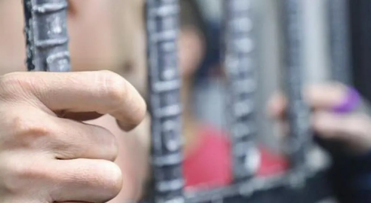 Motín en Estación de Policía de Medellín: Hambre y condiciones precarias desatan revuelta