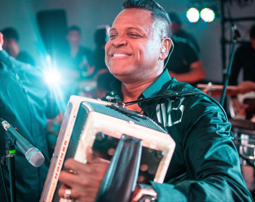 Redes sociales se inundan de mensajes de pesar y recuerdos de Omar Geles