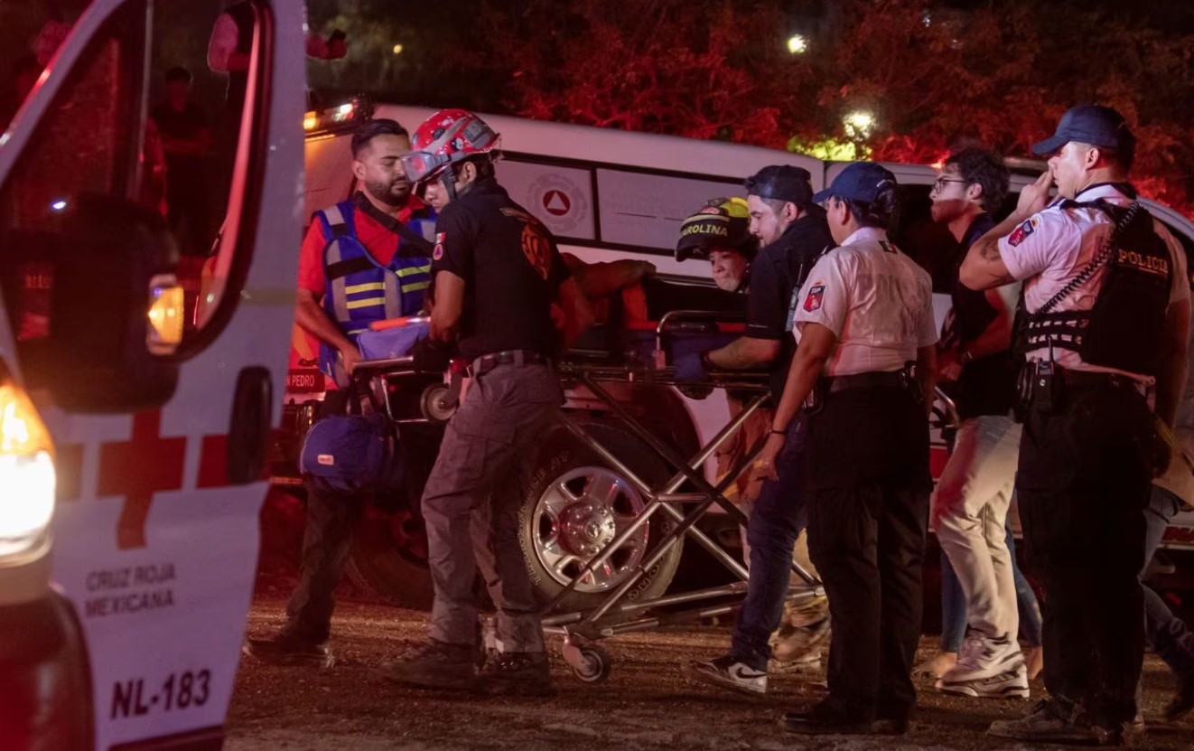 Colapso de tarima en un mítin en México dejó al menos nueve muertos y 50 heridos
