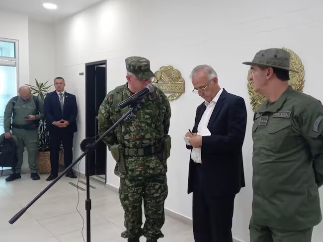 Ministro de Defensa, Iván Velásquez, General William René Salamanca y General Helder Hiraldo. Foto: Caracol Radio