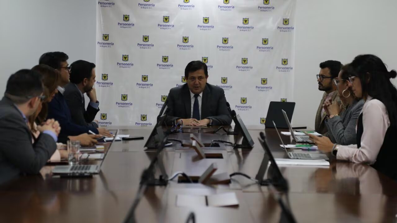 La mesa de trabajo entre la Alcaldía y del Gobierno nacional. Foto: Semana