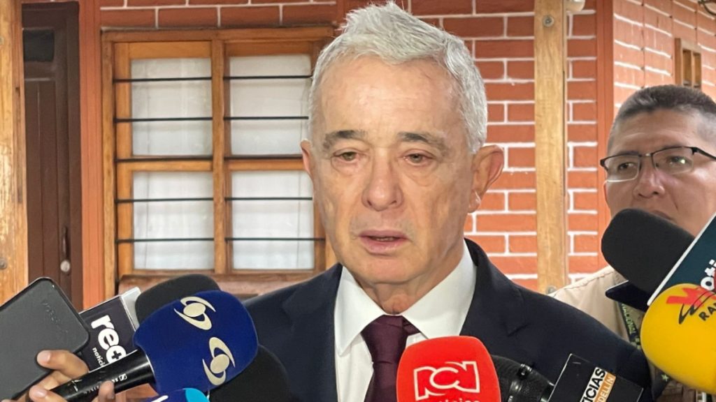 Álvaro Uribe expresidente de Colombia previo a juicio Foto: La FM