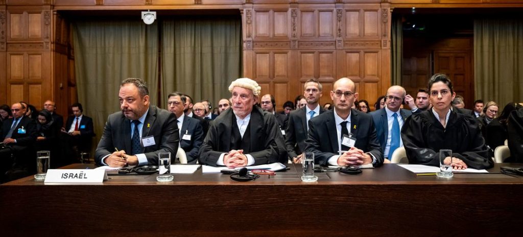 Miembros del equipo jurídico que representa a Israel asisten a la audiencia de la CIJ. Foto: ICJ-CIJ