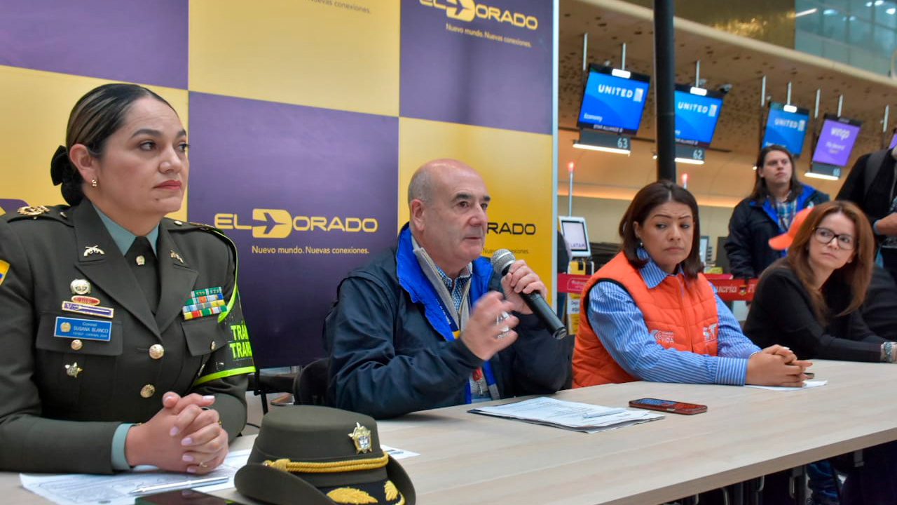 En rueda de prensa la máximas autoridades del transporte en Colombia del Gobierno. Foto: MinTransporte