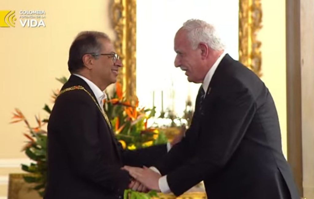 Gustavo Petro recibió la Gran Medalla del Estado de Palestina por su Defensa del Pueblo Palestino