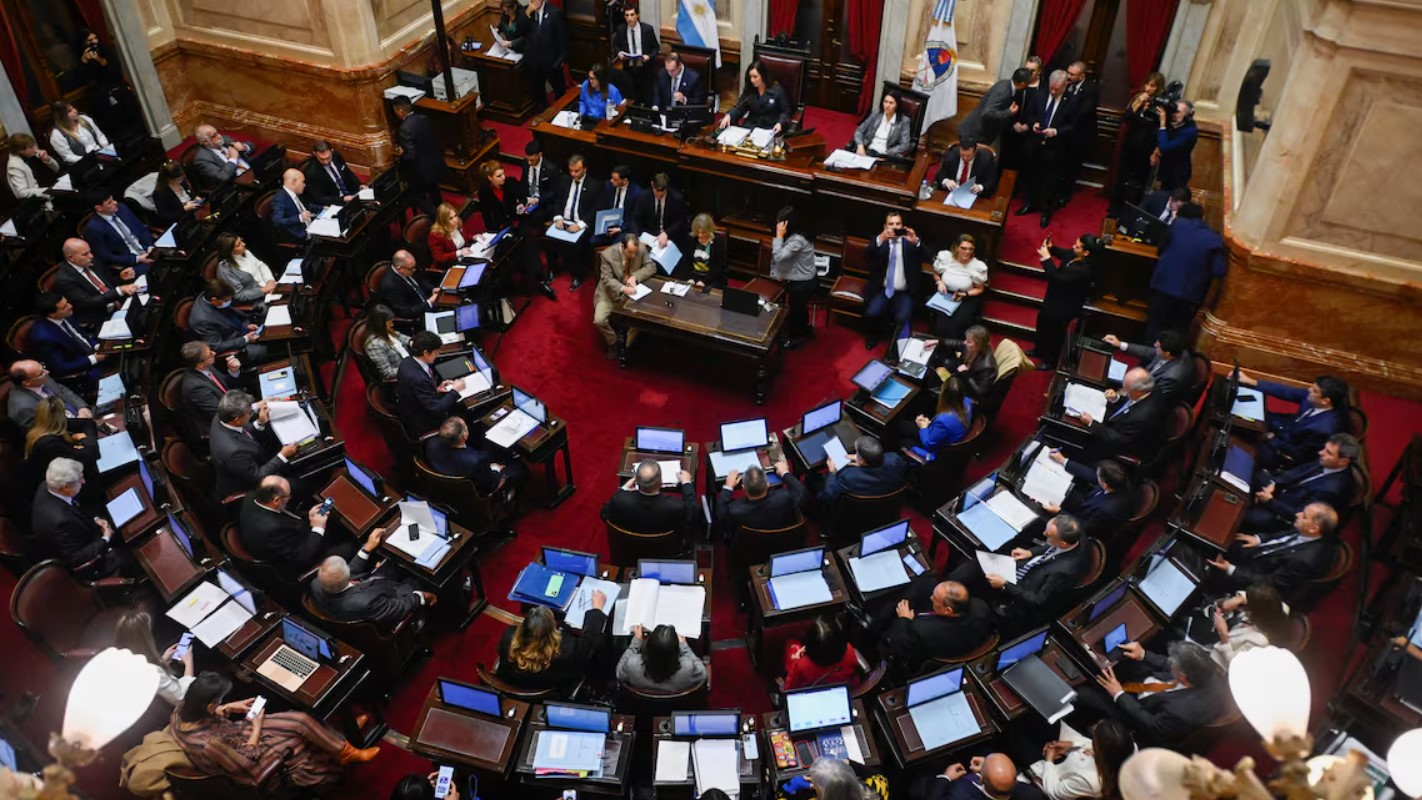 Senado argentino aprobó polémica Ley Bases