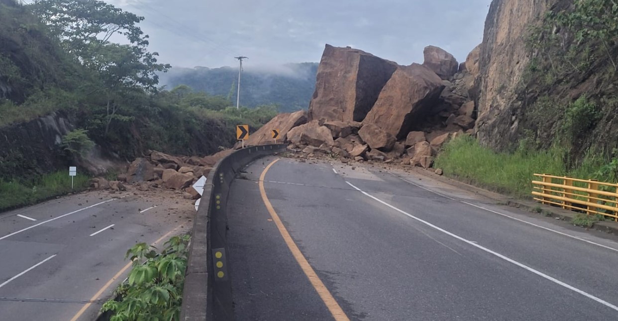 Bloqueo total en la vía Guaduas-Korán de la Ruta al Sol, por deslizamiento de rocas