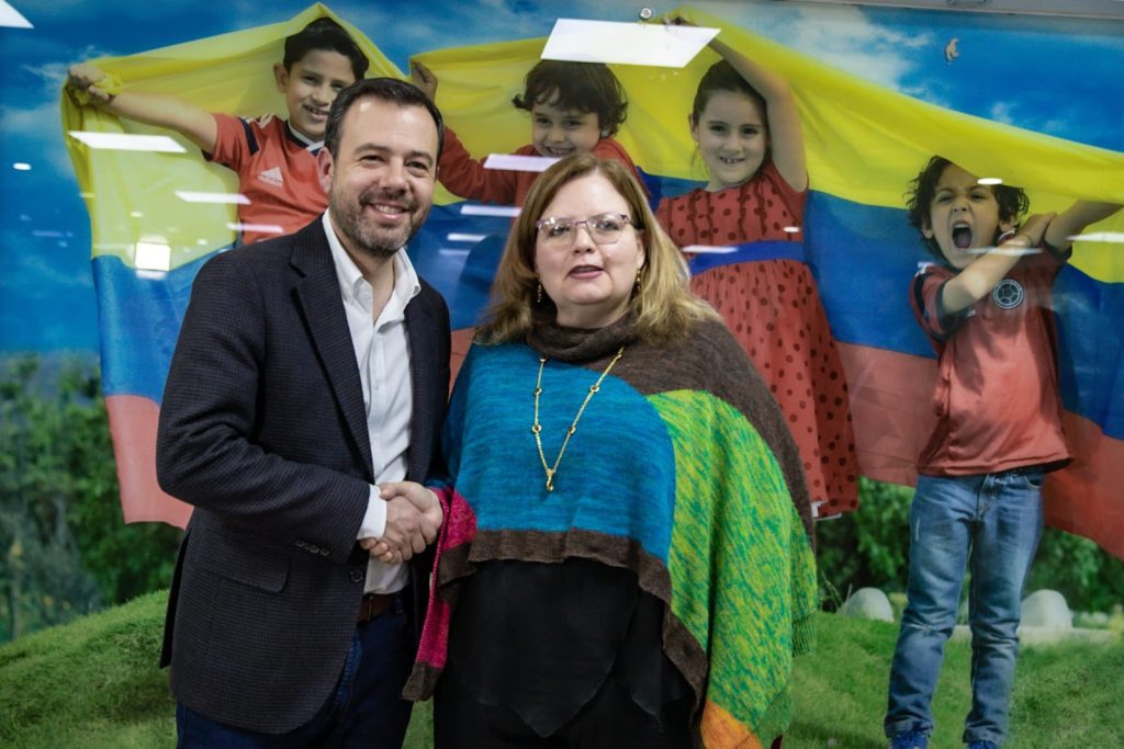 Alcalde de Bogotá, Luis Fernando Galán y Astrid Cáceres, directora del ICBF. Foto: x.com/ CarlosFGalan