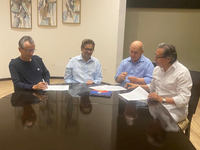 Reunión donde se firmó el acuerdo para iniciar los diálogos de paz Gobierno – Segunda Marquetalia Foto: x.com/ComisionadoPaz