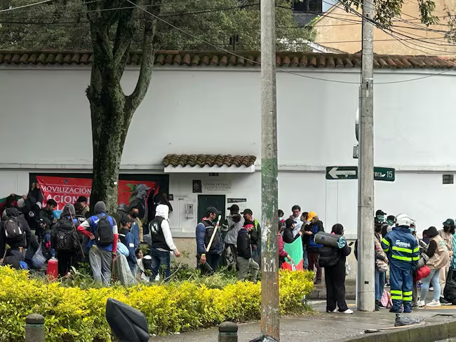 Protestantes en la Nunciatura Apostólica en Bogotá Foto: wradio