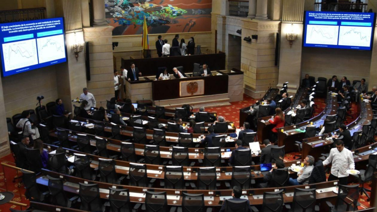 Posturas divididas y tensiones políticas: así transcurrió primer debate de la consulta popular en el Senado