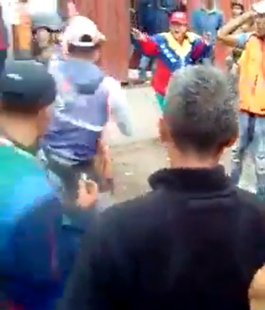 Así se pelean por un cilindro de gas en Venezuela, que le venderá el combustible a Colombia desde 2025