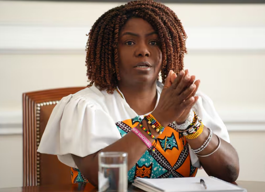 Fiscalía acusa a hombre por publicar comentarios racistas contra la Vicepresidenta de Colombia