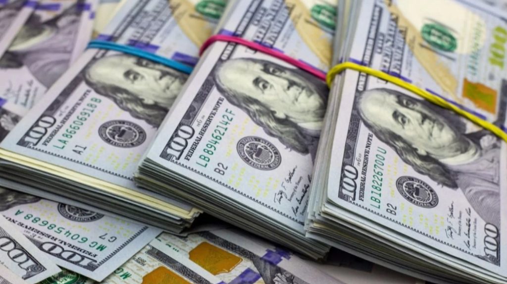 Dólar en Colombia sigue a la baja pero se mantiene por arriba de los 4.000 pesos