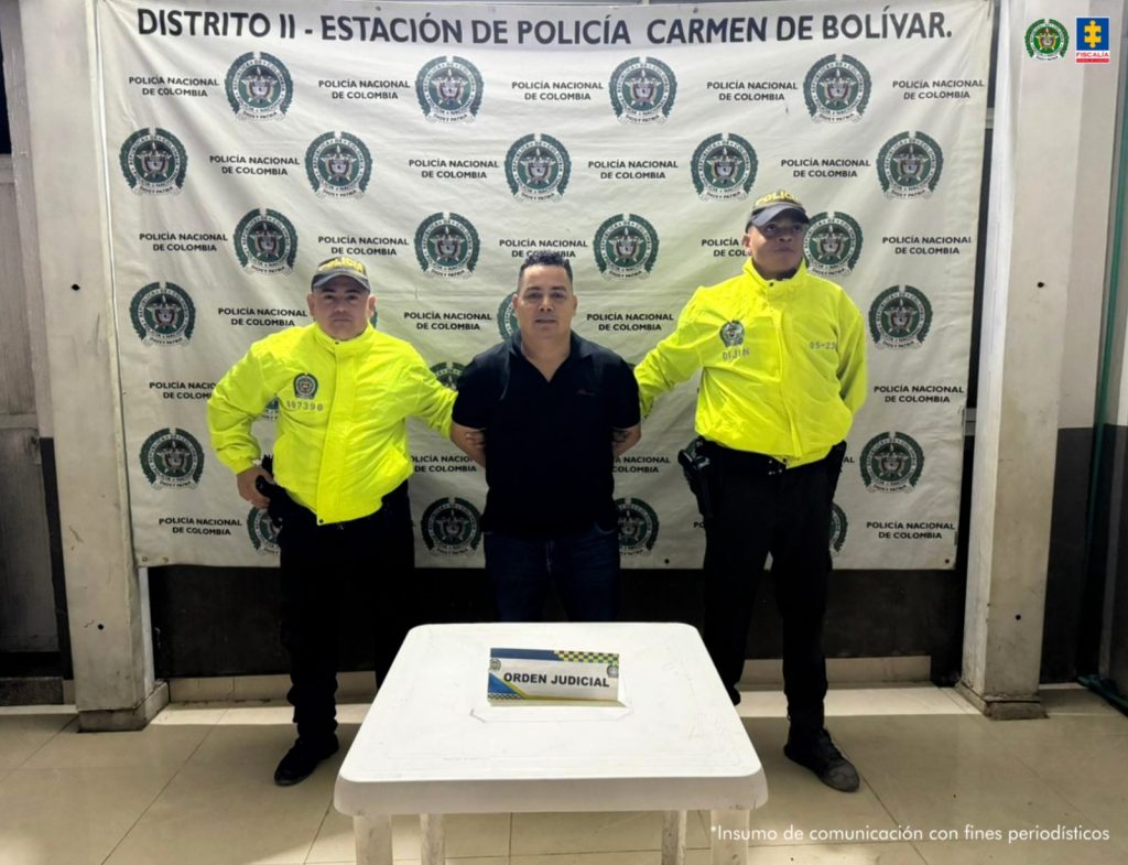 Docente cobraba entre 2 y 6 millones de pesos por gestionar traslados laborales