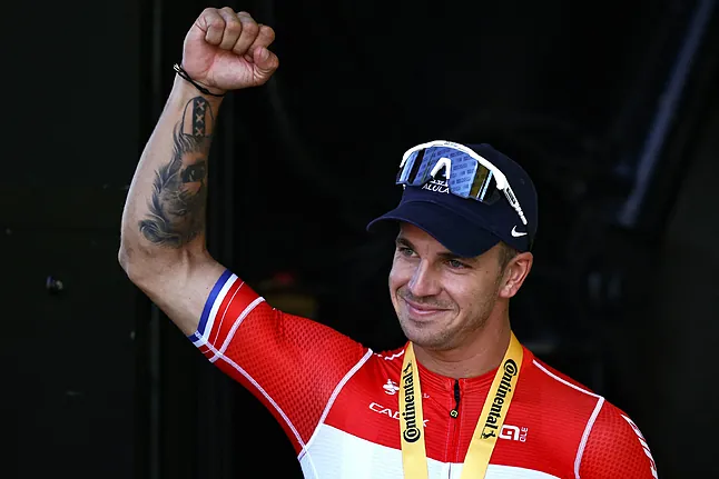 Dylan Groenewegen en el podio. Foto: AFP
