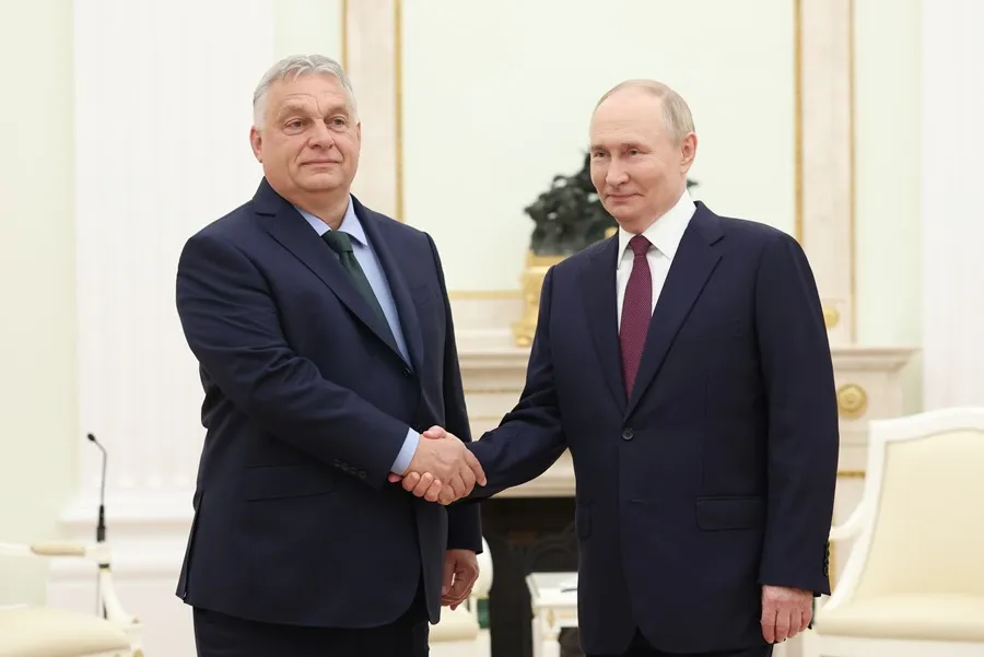 El primer ministro de Hungría, Viktor Orbán (i), y el presidente ruso, Vladimir Putin, en Moscú. Foto: EFE