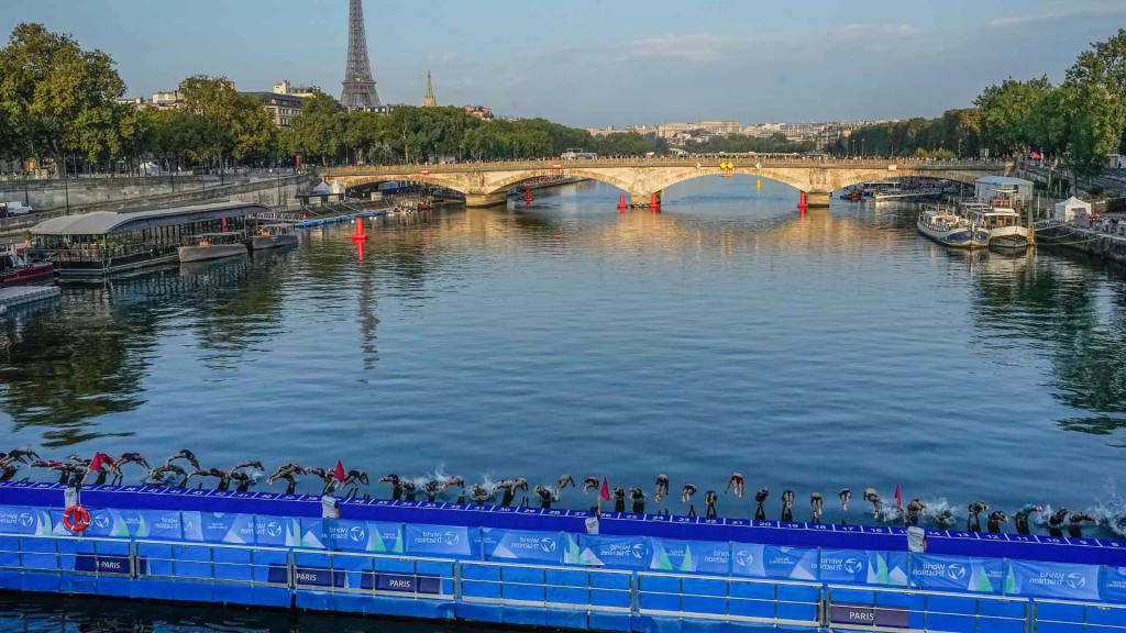 Pruebas de clasificación en el rio Sena del Tritatlon a Paris 2024 Foto: AP
