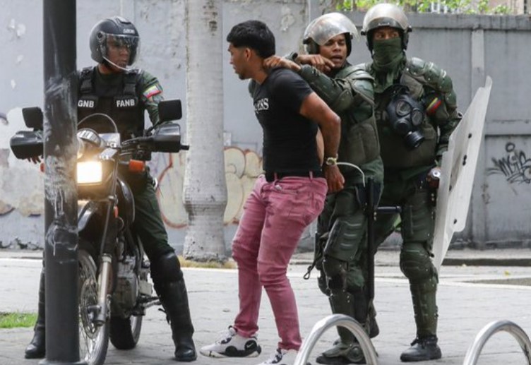 Aumenta la intimidación contra voluntarios y dirigente opositores en Venezuela