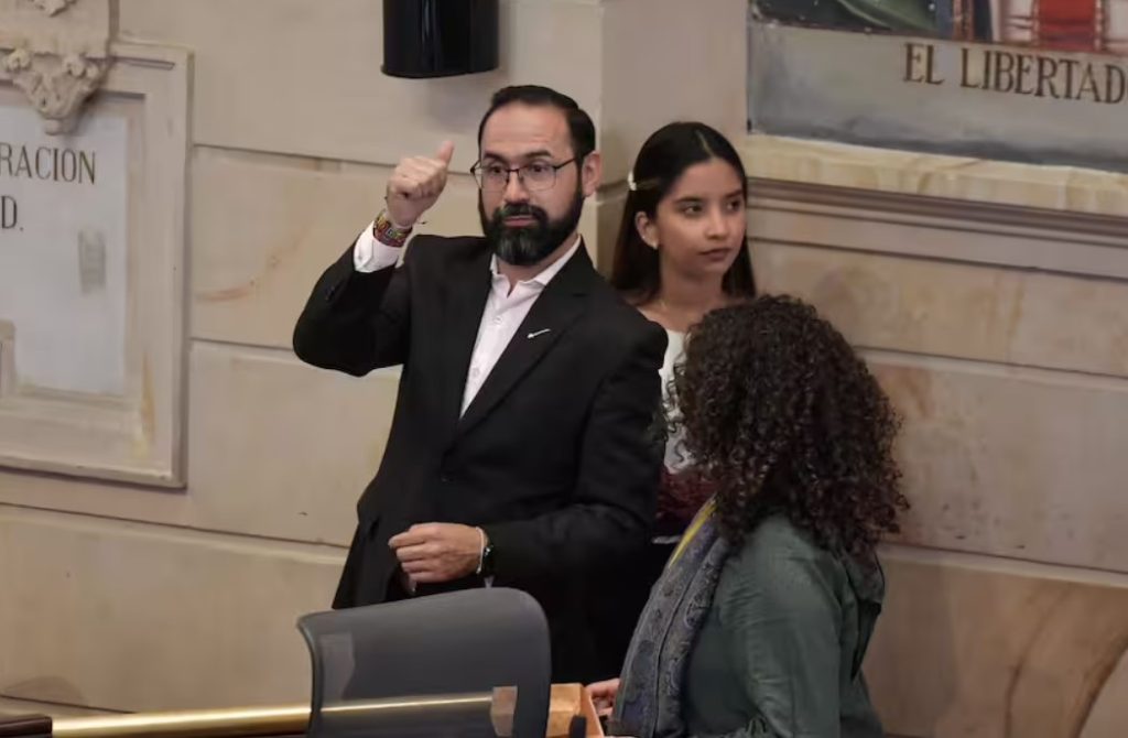 Congreso Rechazó Moción de Censura contra Ministro de Minas y Energía, Andrés Camacho